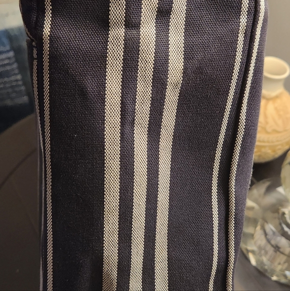 BURBERRY Large Tote Zip Shopper - Picture 11 of 15